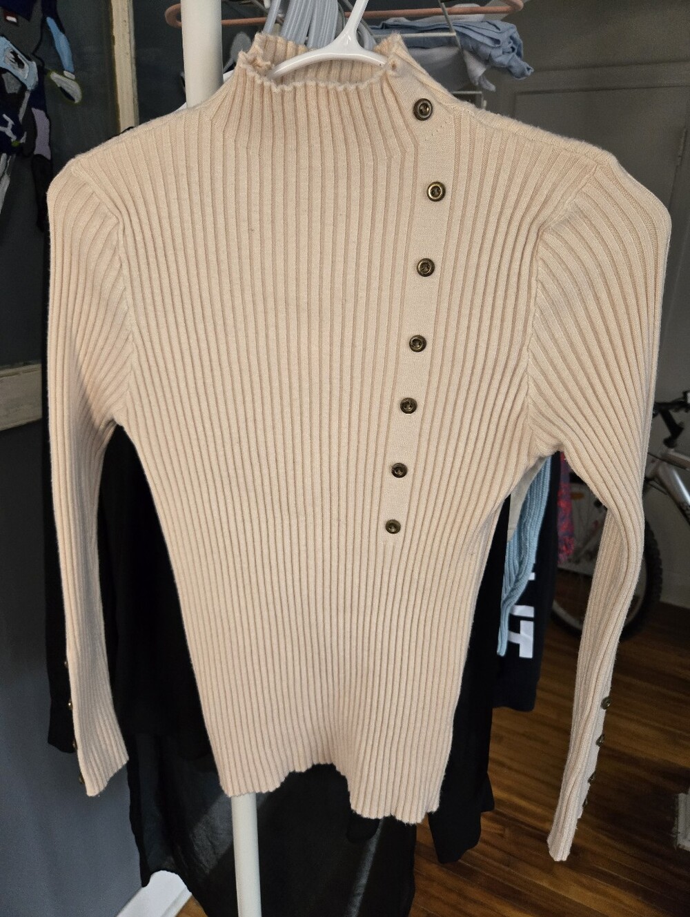✨️3/$15✨️ Mock Neck Ribbed Sweater With Button Details